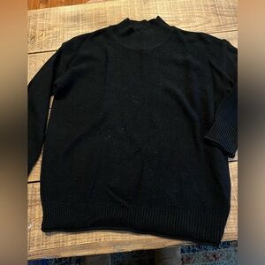 Slight mock neck 3/4 length sleeve sweater, L